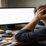 Що робити якщо монітор показує білий екран